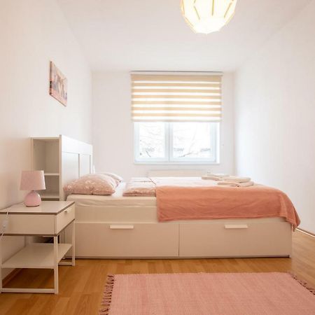 Spacious Apartment In The Old Town Of 브라티슬라바 외부 사진