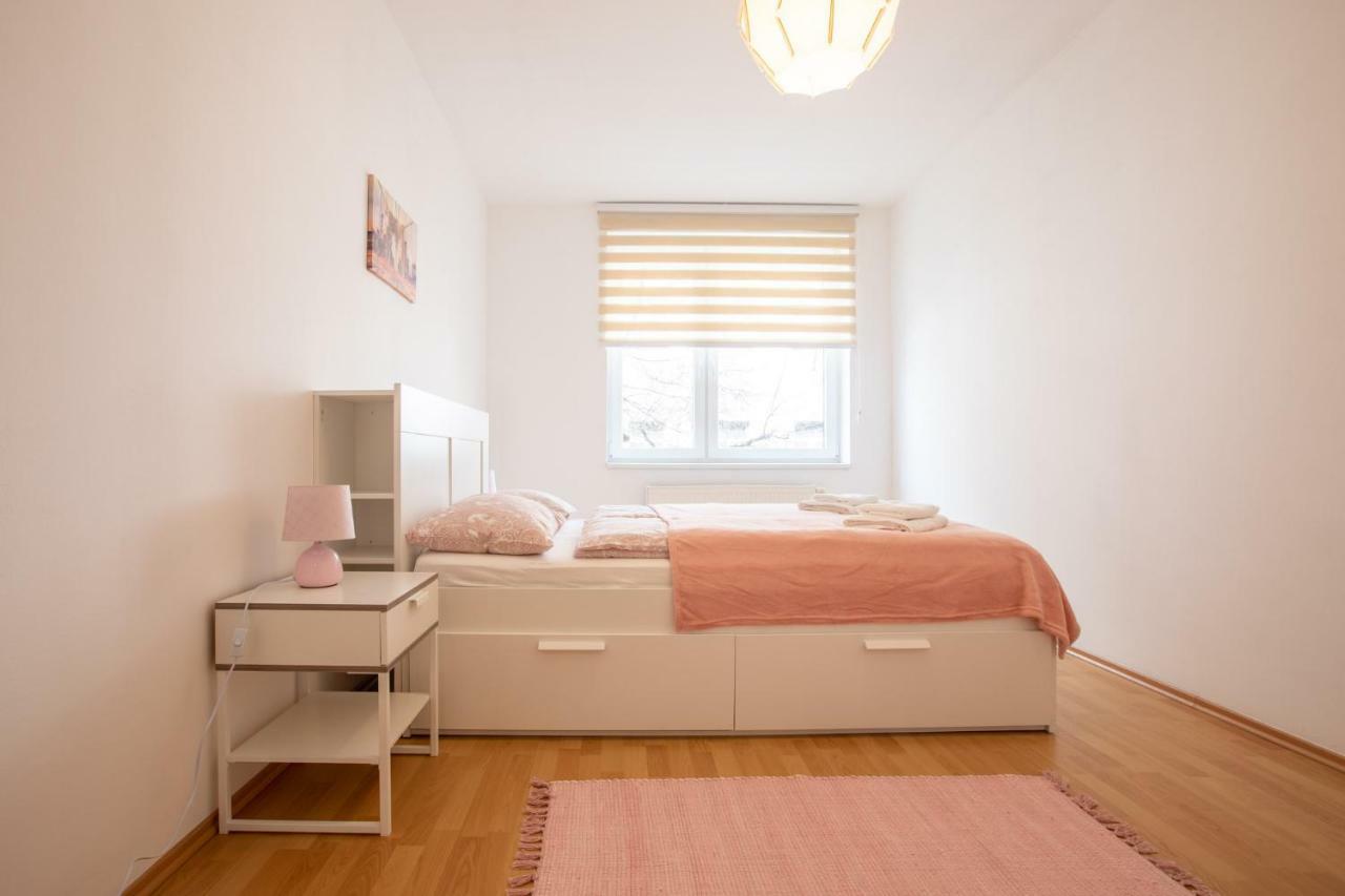 Spacious Apartment In The Old Town Of 브라티슬라바 외부 사진