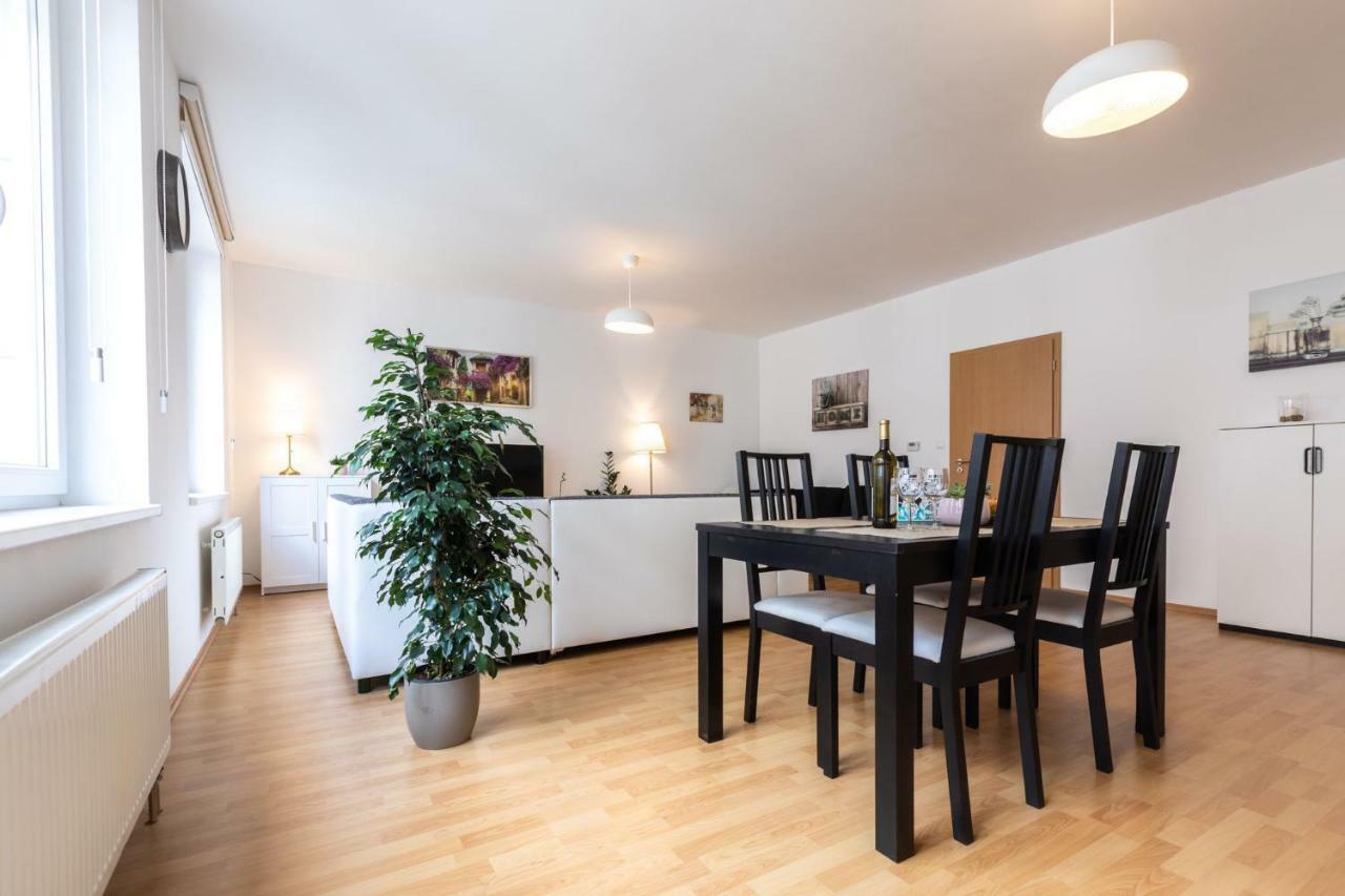 Spacious Apartment In The Old Town Of 브라티슬라바 외부 사진