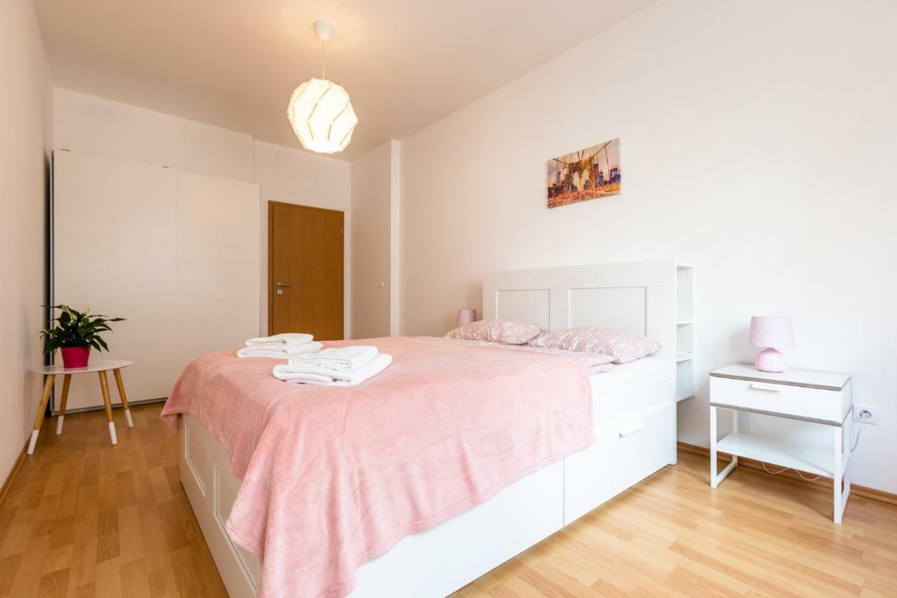 Spacious Apartment In The Old Town Of 브라티슬라바 외부 사진